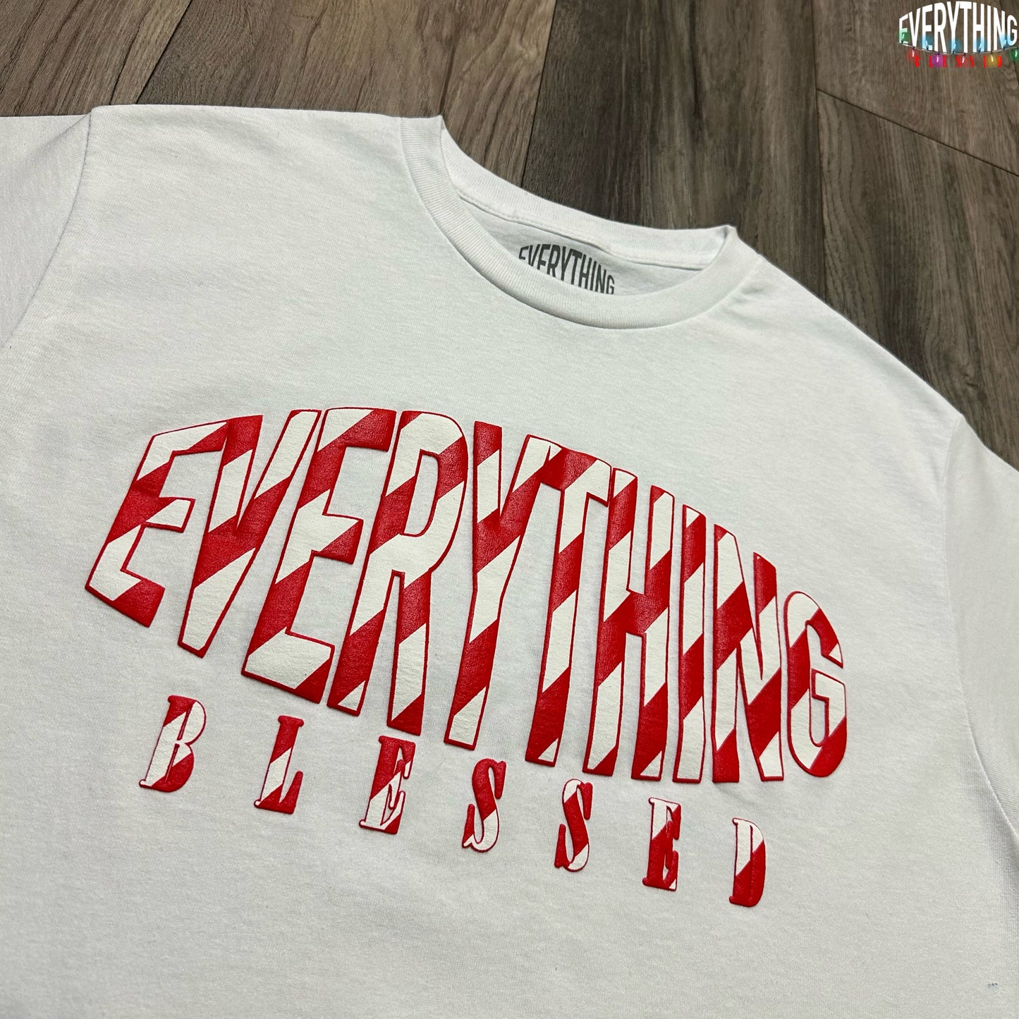 WHITE CANDY CANE PUFF PRINT LOGO T-SHIRT