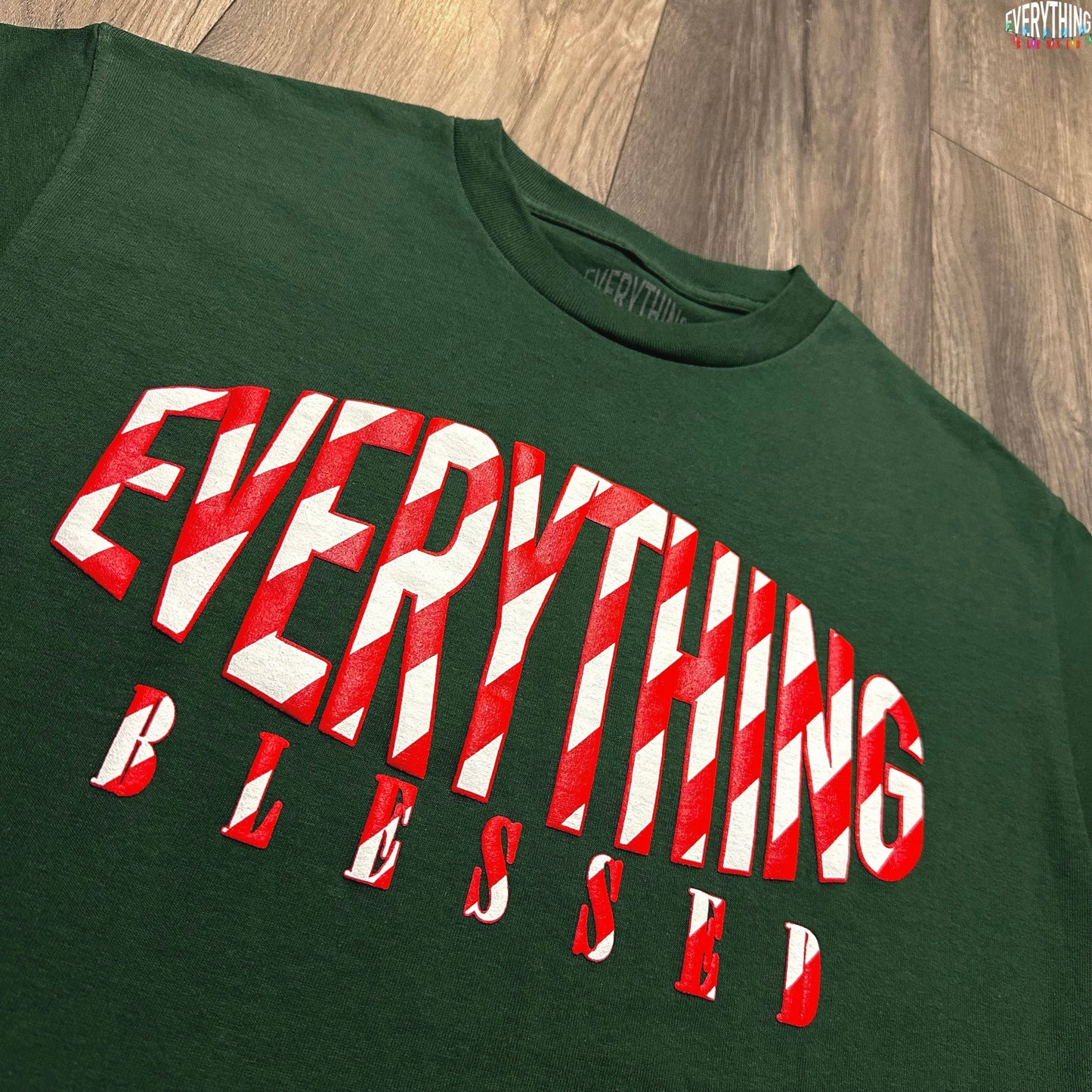 FOREST GREEN CANDY CANE LOGO PUFF PRINT T-SHIRT